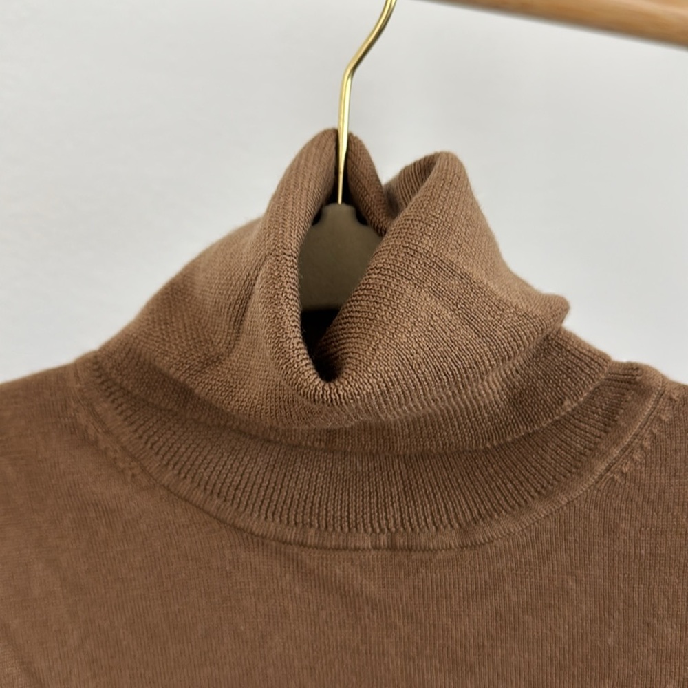 Uniqlo 100% Merino wool turtleneck - Picture 2 of 4
